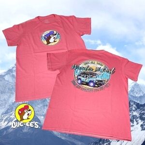 Buc-ee's Women's 'Not All Who Wander Are‎ Lost' Jeep T-shirt Coral Pink M